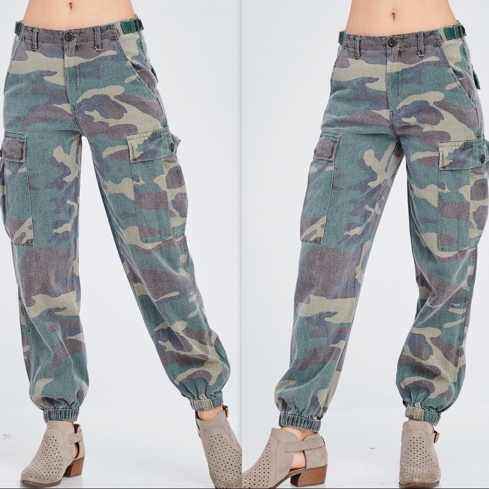LIGHT WORN LOOK SUPER SOFT CAMO CARGO JOGGERS - Picture 2 of 8